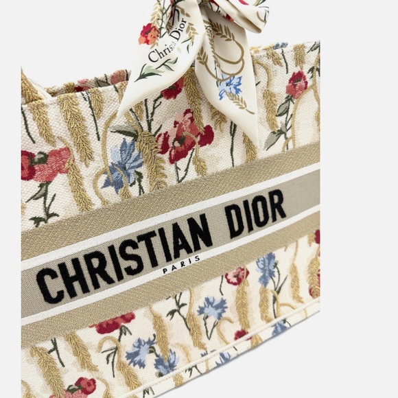 CHRISTIAN DIOR Embroidered Hibiscus Medium Book Tote w/ Dior Mitzah - Picture 5 of 13